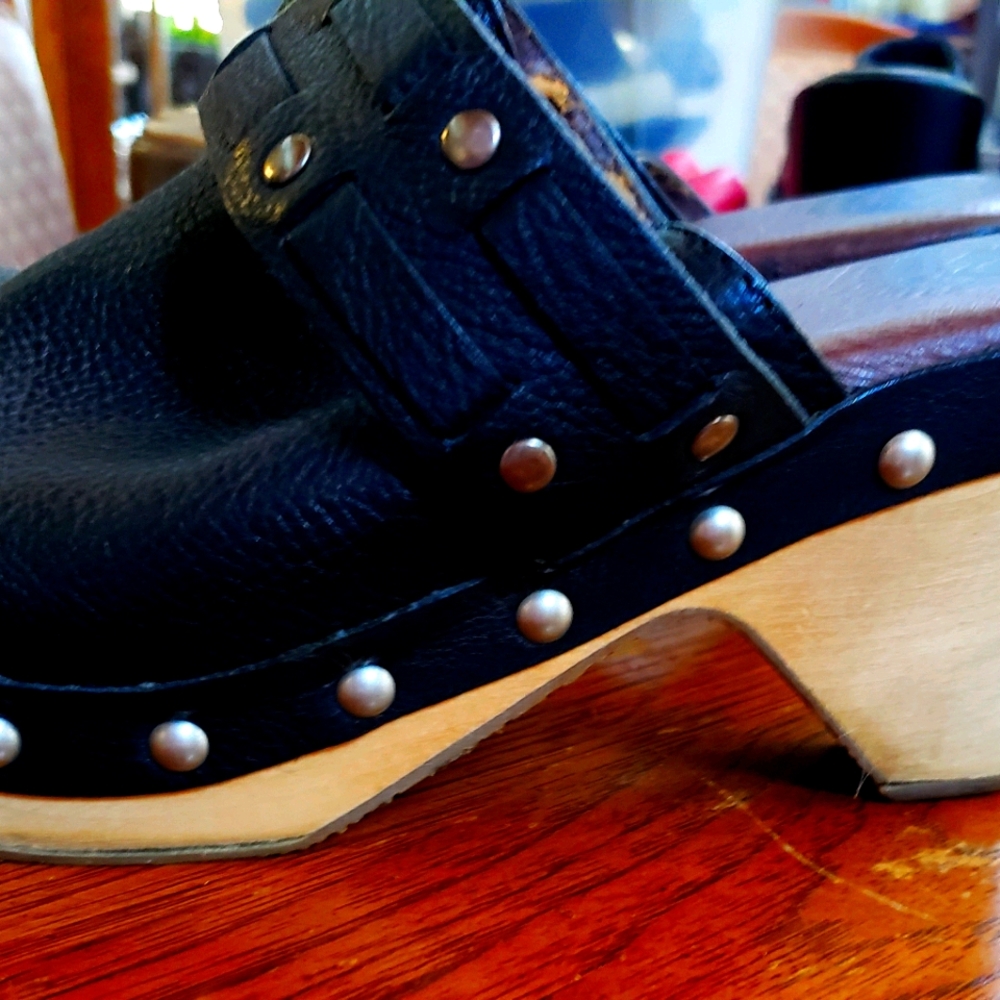 Lucky brand clogs